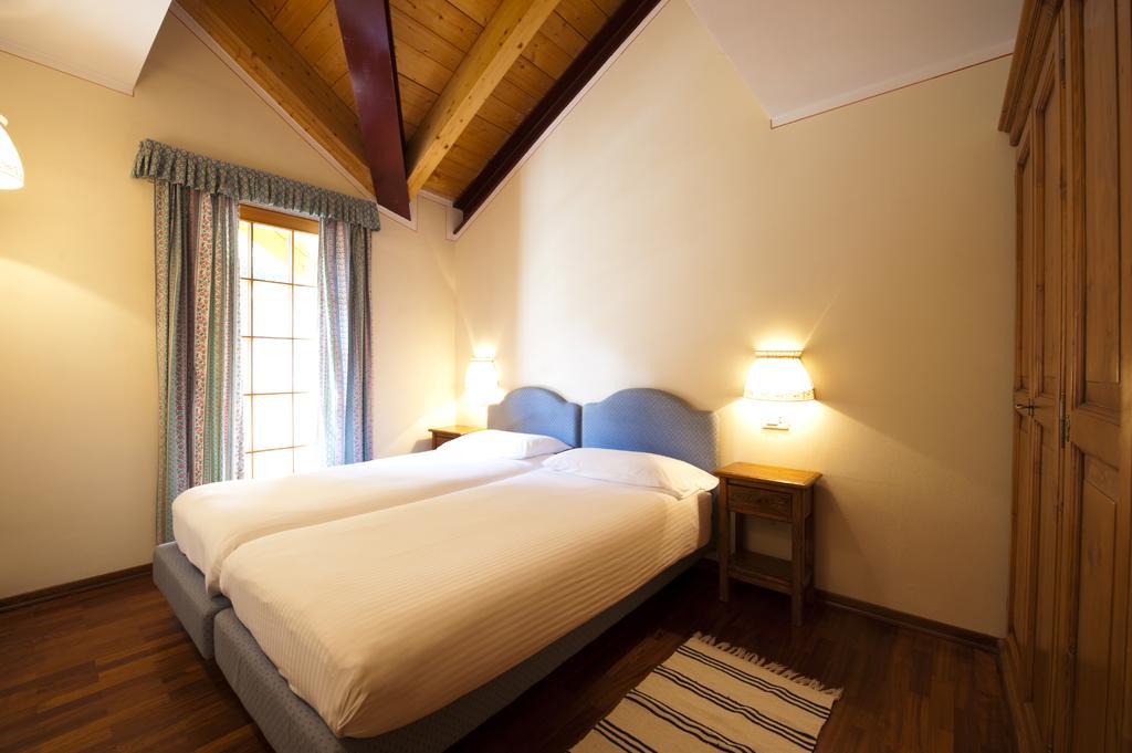 Holidays Dolomiti Apartment Resort Carisolo Zimmer foto