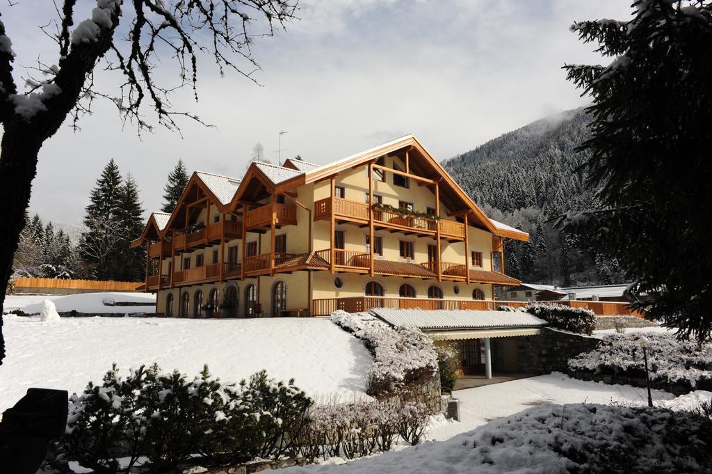 Holidays Dolomiti Apartment Resort Carisolo Exterior foto