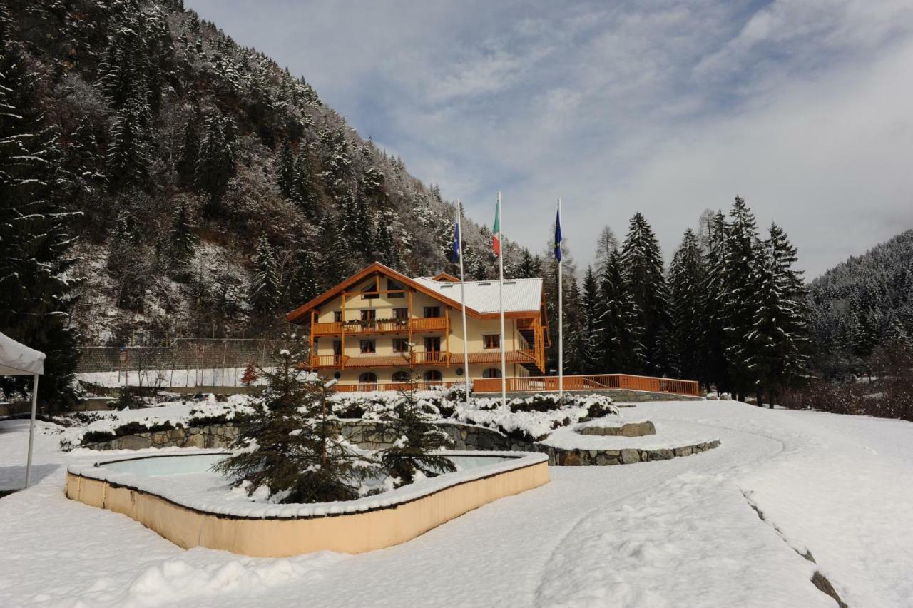 Holidays Dolomiti Apartment Resort Carisolo Exterior foto